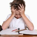 Tekanan mental anak sekolah akibat ujian nasional dan pengaruh media sosial yang menambah beban psikologis siswa.