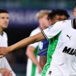 Jay Idzes merayakan kemenangan Sassuolo di Serie A sebagai bek Timnas Indonesia yang tampil gemilang.